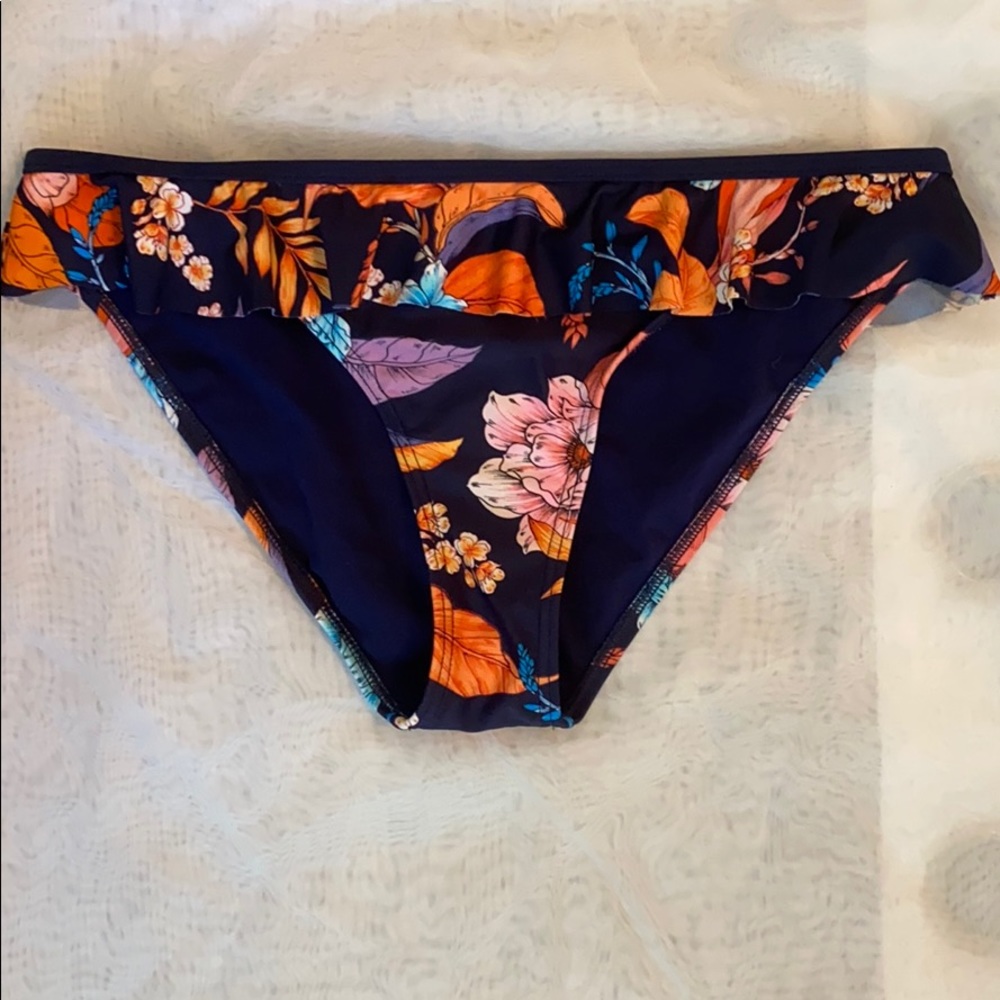 Heat Bikini Set - Picture 3 of 8